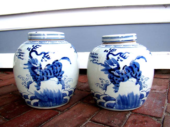A large pair of 19th century Chinese ginger jars